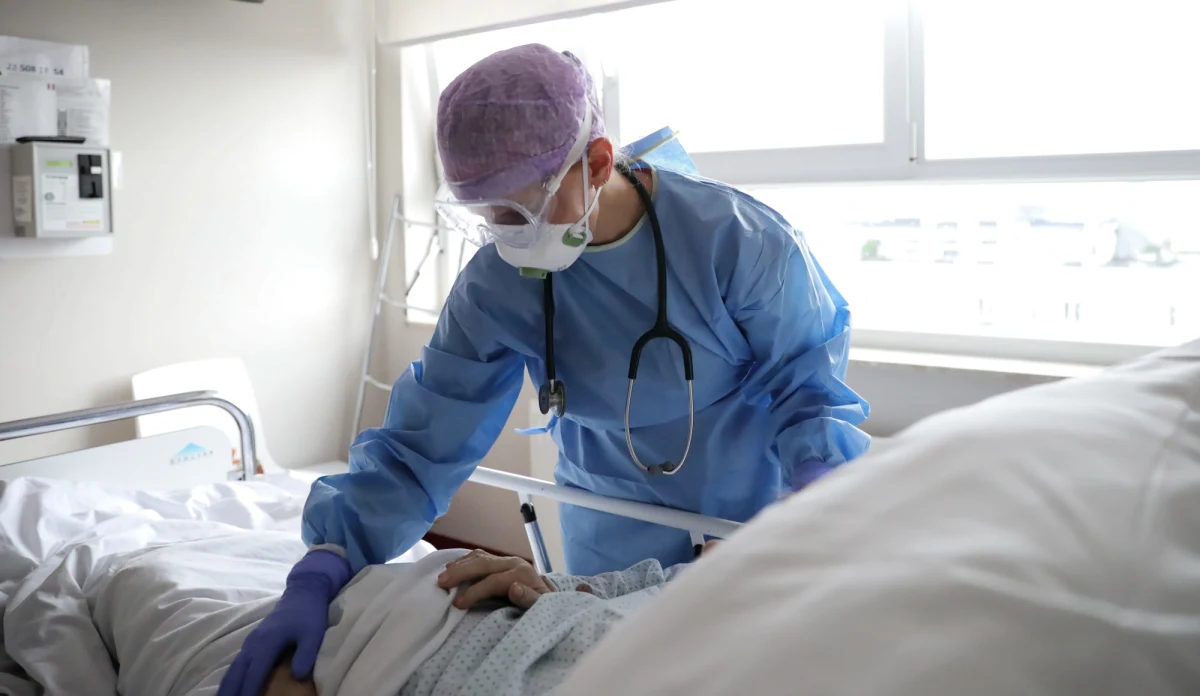 Resort zdrowia poinformował we wtorek o 597 nowych przypadkach koronawirusa oraz zgonach 11 osób. Łącznie od początku epidemii w Polsce zaraziło się 57 876 osób, a 1 896 zmarło.