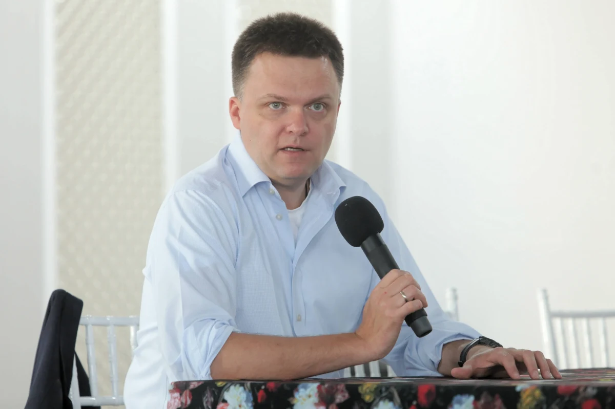 Sprawa ustawy o podwyżkach płac dla osób na wysokich stanowiskach w państwie osłabi pozycję przewodniczącego PO Borysa Budki - ocenił lider ruchu Polska 2050, niedawny kandydat w wyborach prezydenckich Szymon Hołownia.