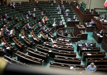 Ustawa o podwyżkach pensji dla polityków trafi do sejmowej "zamrażarki"