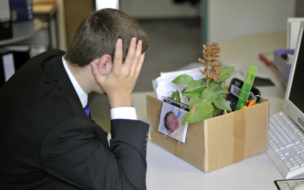 Z badania wynika, że 69 proc. polskich mikro-, małych i średnich firm zanotowało w ostatnim czasie spadki sprzedaży, a dwie trzecie z nich skorzystało z możliwych form wsparcia publicznego. Tylko 4 proc. firm przyznaje, że musiało zwolnić pracowników - podała PARP. Badanie "COVID-19 Business Pulse Survey - Polska" zrealizowane zostało przez Bank Światowy i Polską Agencję Rozwoju Przedsiębiorczości.