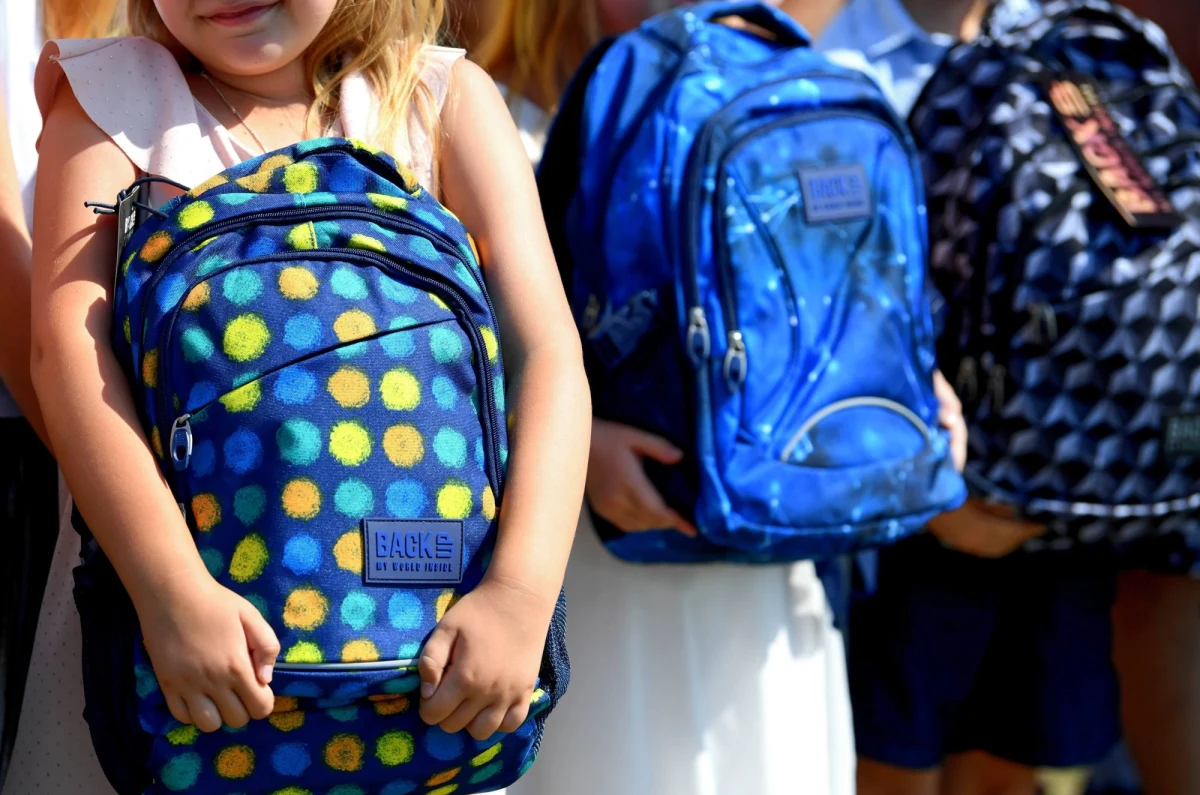 Stowarzyszenie Familles de France szacuje, że koszt wyprawki szkolnej dla uczniów 6 klasy wyniesie w tym roku we Francji 197 euro, jeśli chodzi o przybory szkolne. Drugie tyle należy natomiast przeznaczyć na komplet książek.