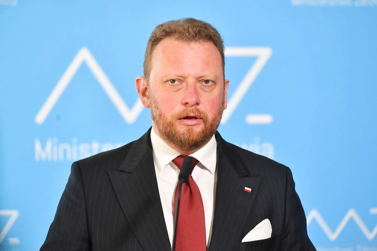 Łukasz Szumowski podczas wtorkowej konferencji poinformował o tym, że rezygnuje z kierowania Ministerstwem Zdrowia. "Dzisiaj uznałem, że to odpowiedni czas" - mówił prof. Szumowski. Nigdy nikt z kierownictwa partii nie sugerował mi odejścia ze stanowiska; zarówno premier Mateusz Morawiecki jak i prezes PiS Jarosław Kaczyński znali moje stanowisko i ja znałem ich stanowisko - zapewniał.