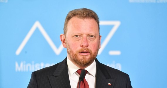 Łukasz Szumowski podczas wtorkowej konferencji poinformował o tym, że rezygnuje z kierowania Ministerstwem Zdrowia. "Dzisiaj uznałem, że to odpowiedni czas" - mówił prof. Szumowski. Nigdy nikt z kierownictwa partii nie sugerował mi odejścia ze stanowiska; zarówno premier Mateusz Morawiecki jak i prezes PiS Jarosław Kaczyński znali moje stanowisko i ja znałem ich stanowisko - zapewniał.