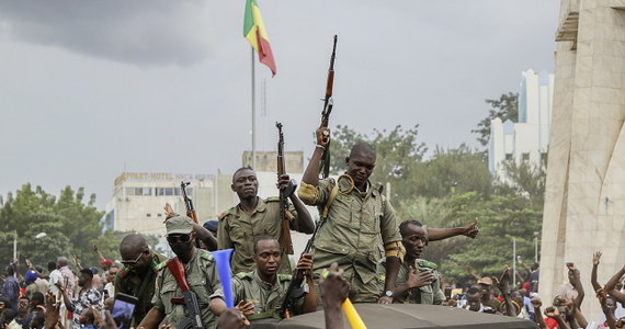 Prezydent Mali Ibrahim Boubacar Keita i premier Boubou Cisse zostali pojmani przez zbuntowanych żołnierzy w stolicy Bamako - podała agencja AFP za jednym z przywódców przewrotu. Według innego żołnierza, dwaj liderzy są "w opancerzonym pojeździe w drodze do Kati", 15 kilometrów od Bamako, gdzie znajduje się obóz wojskowy, w którym rozpoczął się bunt.