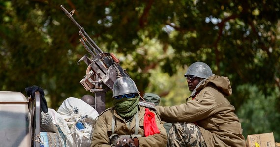 Uwięziony podczas wojskowego puczu prezydent Mali Ibrahim Boubacar Keita ogłosił swoją dymisję. Szef państwa zdecydował także o rozwiązaniu rządu oraz parlamentu. Keita i Boubou Cisse zostali we wtorek pojmani przez zbuntowanych żołnierzy w Bamako. Buntownicy w stolicy zostali powitani przez wiwatujących demonstrantów, którzy od czerwca domagają się odejścia głowy państwa z powodu rzekomej korupcji i złego zarządzania krajem.