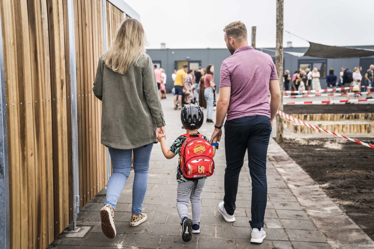 Naukowcy zajmujący się prognozowaniem epidemii w Polsce rekomendują opóźnienie powrotu dzieci do szkół - czytamy w środowym "Dzienniku Gazecie Prawnej".