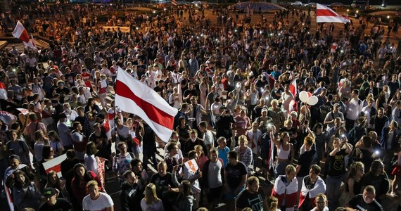 Prezydenci Polski Andrzej Duda, Czech Milosz Zeman, Słowacji Zuzana Czaputova i Węgier Janos Ader wydali wspólne oświadczenie w sprawie Białorusi. Wezwali wszelkie podmioty zagraniczne do powstrzymania się od działań podważających niezależność i suwerenność Białorusi. Wyrazili też wsparcie dla organizacji powtórnych wyborów. 