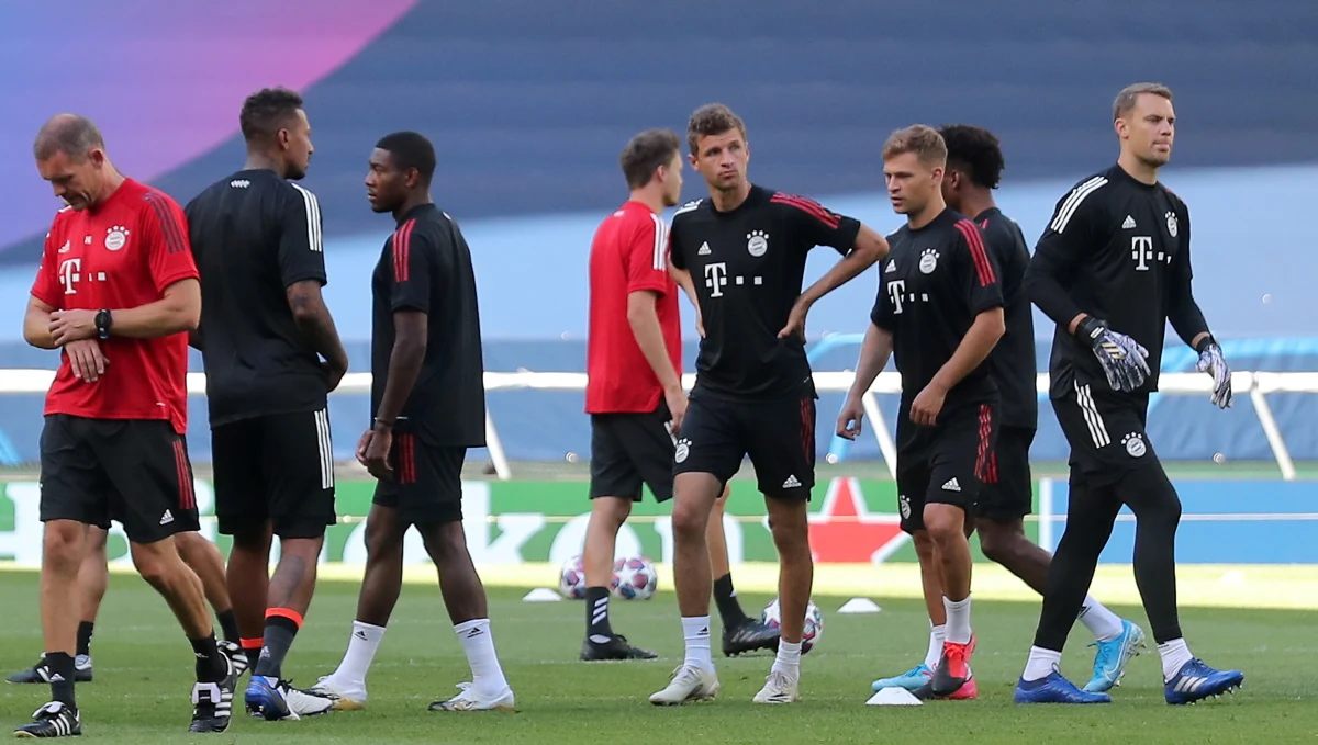 Wieczorem w Lizbonie drugi półfinał piłkarskiej Ligi Mistrzów. Bayern Monachium zagra z Olympique Lyon. Robert Lewandowski stanie przed szansą, by po raz drugi w karierze zagrać w finale Champions League. Poprzednio w 2013 roku jako piłkarz Borussi Dortmund przegrał z… Bayernem. Na rywala w niedzielnym finale od wczoraj czeka PSG.