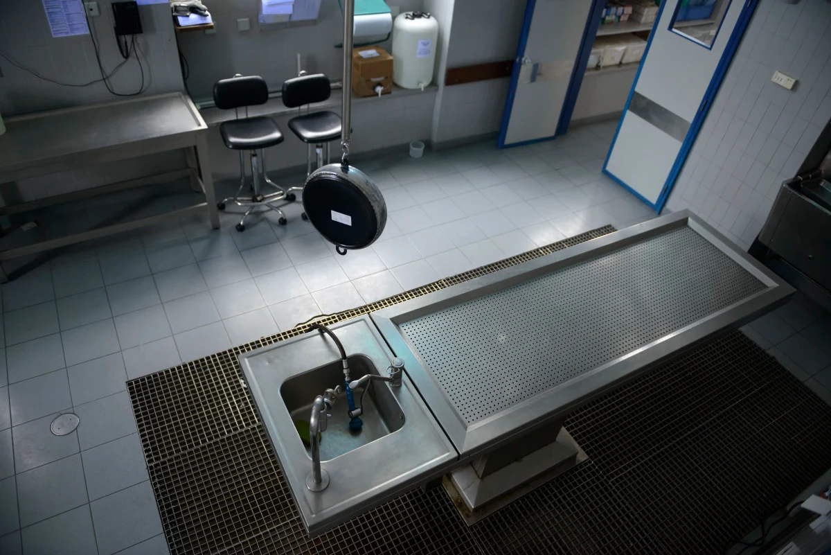 ​Poważne niedopatrzenie służb medycznych w miejscowości niedaleko rosyjskiego Kurska. Kobieta, która została uznana za zmarłą, przebudziła się w kostnicy. Władze badają teraz, jak mogło do tego dojść. 