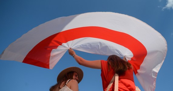 Cała Rada Europejska jednoznacznie potępiła przebieg wyborów na Białorusi; stwierdziliśmy, że ten wybory powinny zostać powtórzone, że one nie mogą być uznane za wybory uczciwie przeprowadzone, wolne i demokratyczne - mówił w środę po szczycie UE ws. Białorusi premier Mateusz Morawiecki. Jak dodał przewodniczący Rady Europejskiej Charles Michel - "Wybory na Białorusi nie były ani wolne, ani uczciwe, dlatego nie uznajemy wyników ogłoszonych przez władze".