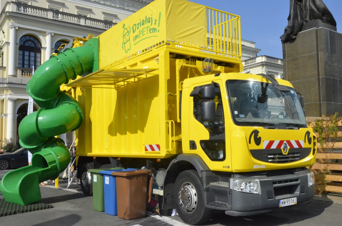 Na najmłodszych uczestników Czystych Tatr oraz osoby, które w dniu akcji wybiorą się na tatrzańskie szlaki z Doliny Chochołowskiej, czeka nie lada atrakcja - projekt edukacyjny, czyli żółta śMIECIArka. W jej wnętrz zamiast śmieci znajduje się wystawa pokazująca jak wartościowe mogą być nasze codzienne odpady.