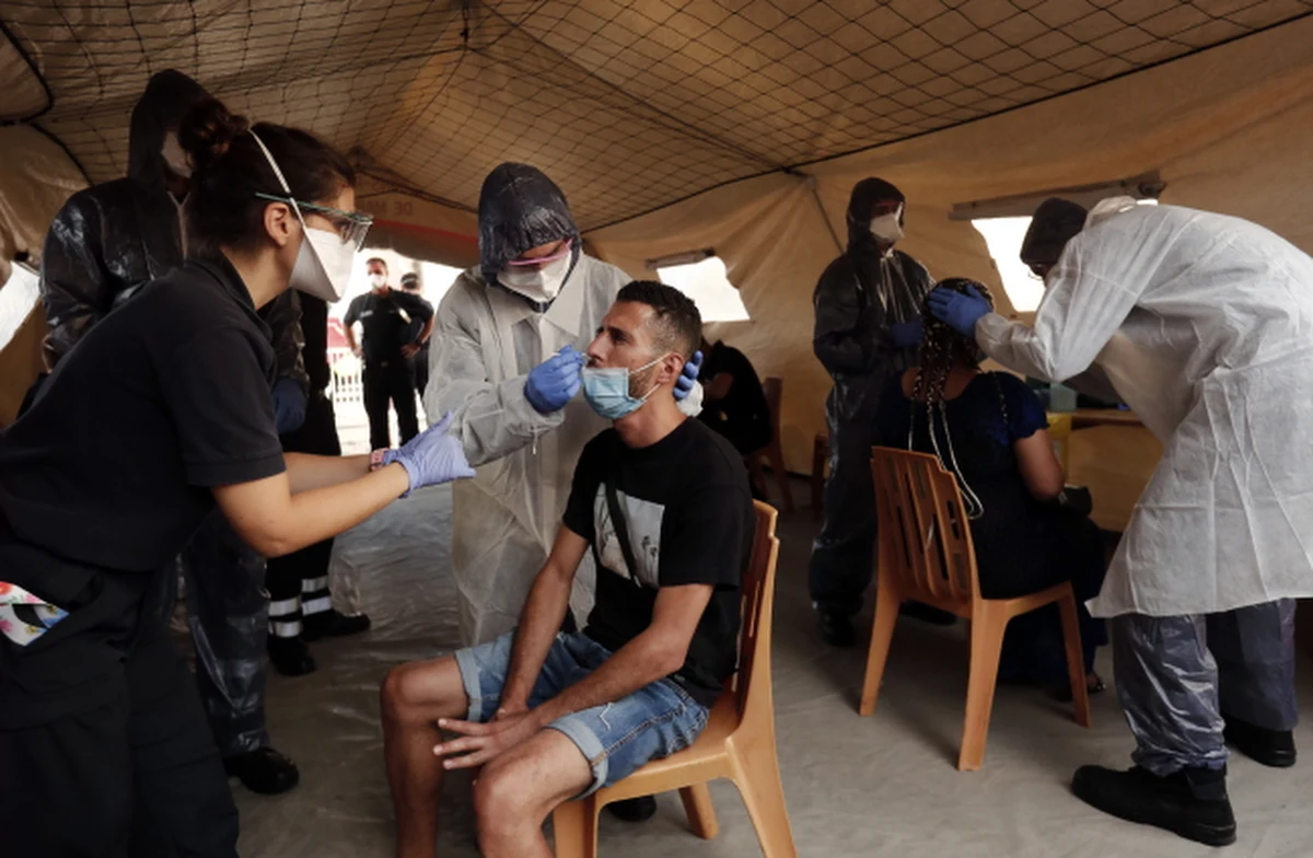 W ciągu ostatniej doby wykryto we Francji 3776 przypadków zakażenia koronawirusem. Zmarło 17 chorych na Covid-19.