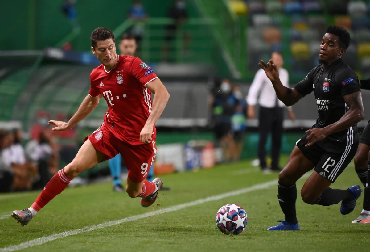 Bayern Monachium pokonał w Lizbonie Olympique Lyon 3:0 (2:0) i awansował do finału piłkarskiej Ligi Mistrzów. Jedną z bramek - już 15. w Champions League w tym sezonie - zdobył Robert Lewandowski. 