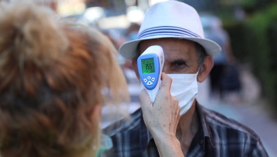 Hiszpania: Drastycznie spadł średni wiek osób zakażonych koronawirusem