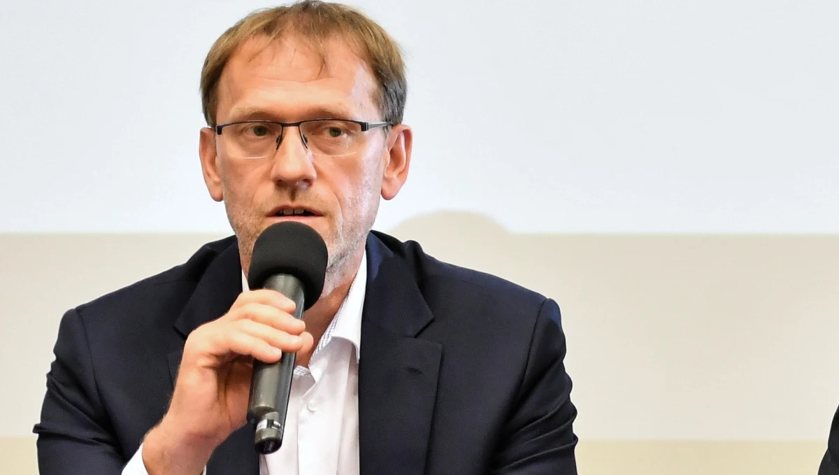 „Wydaje się, że cały czas jesteśmy na tym samym etapie epidemii, to znaczy, że mamy stałą wysoką liczbę zakażeń. Te wahania dobowe nie są zbyt duże. Jak dalej się to potoczy? Ciężko w tym momencie wyrokować” – powiedział w Rozmowie w samo południe w RMF FM prof. Krzysztof Tomasiewicz, kierownik Katedry i Kliniki Chorób Zakaźnych Uniwersytetu Medycznego w Lublinie.