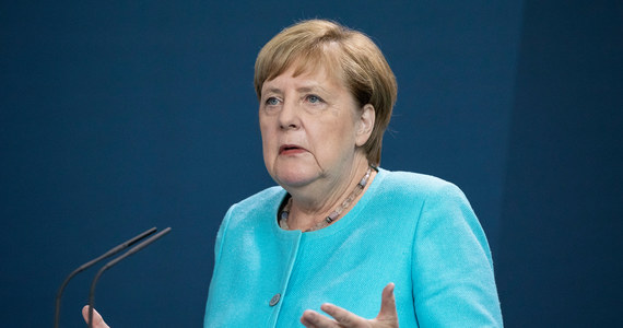 Na swym czwartkowym spotkaniu ze szwedzką aktywistką klimatyczną Gretą Thunberg w Berlinie kanclerz Niemiec Angela Merkel określiła ocieplanie się klimatu Ziemi jako globalne wyzwanie - napisał w oświadczeniu rzecznik niemieckiego rządu Steffen Seibert.
