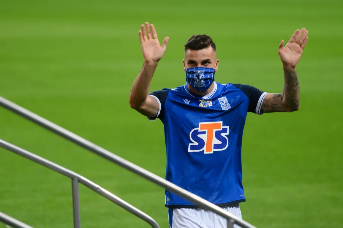 Nowy sezon piłkarskiej Ekstraklasy, po rekordowo krótkiej letniej przerwie, wraca z kilkoma istotnymi zmianami. Kluby rozegrają tylko po 30 spotkań. Nie będzie dodatkowego podziału na grupę spadkową i mistrzowską. Nie będzie także aż trzech spadkowiczów. Na koniec sezonu ligę opuści tylko jedna, najgorsza drużyna.