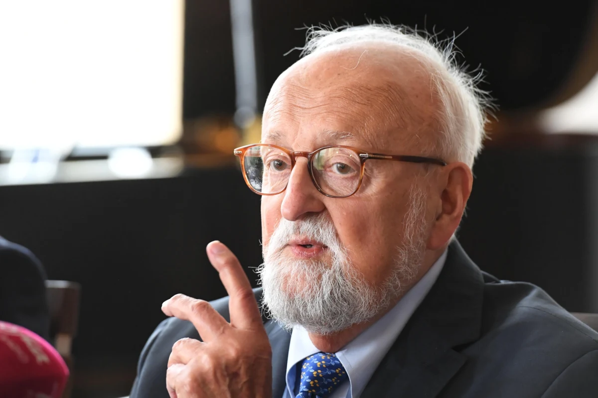 Mimo że Krzysztof Penderecki zmarł 29 marca, do tej pory nie odbył się pogrzeb wybitnego kompozytora. “Urna z prochami czeka do pogrzebu w Kościele im. Św. Floriana w Krakowie” - mówi Onetowi Andrzej Giza, dyrektor Stowarzyszenia im. Ludwiga van Beethovena.