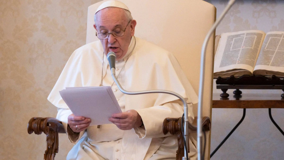 Papież Franciszek zaapelował w sobotę o zaprzestanie używania religii w celu wywoływania przemocy, ekstremizmu i "ślepego fanatyzmu". Apel papieża zamieszczono na jego profilu na Twitterze.