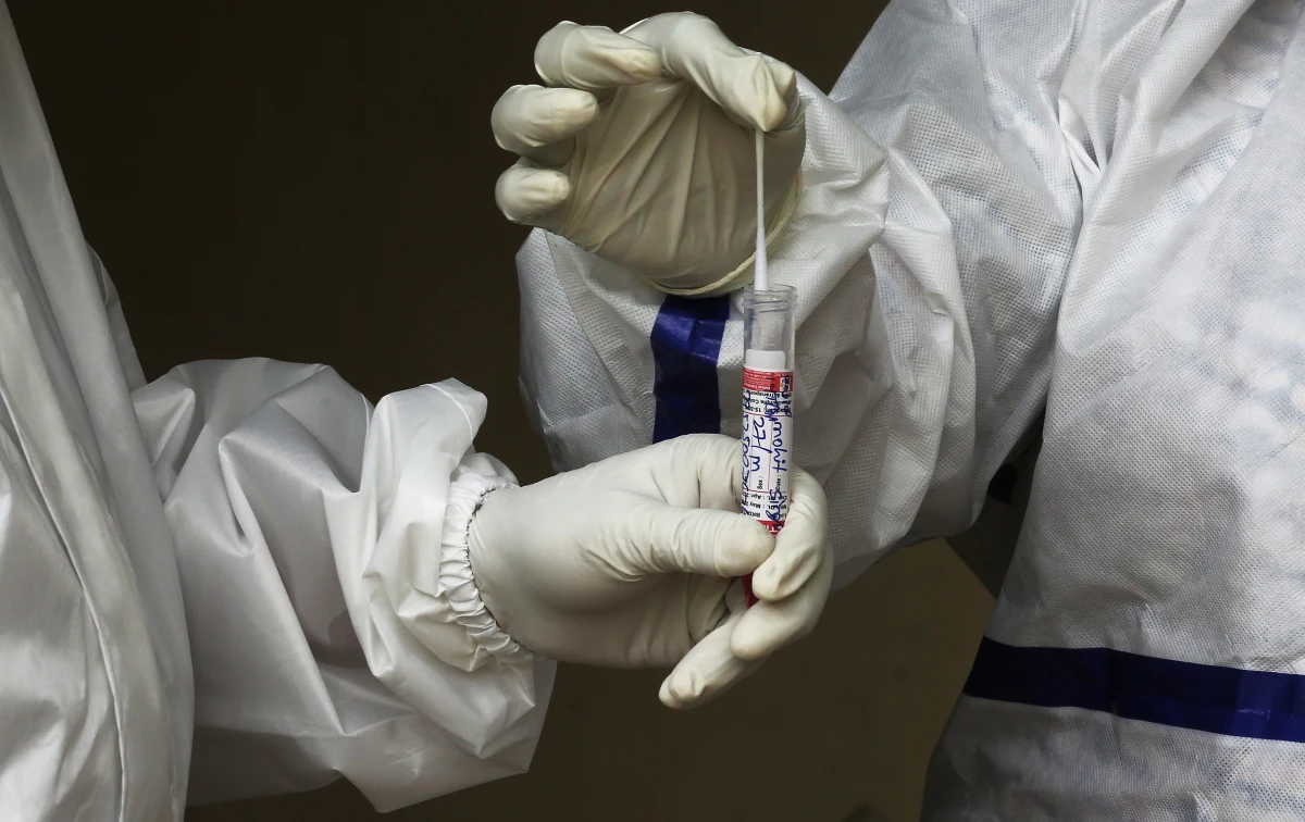 W niedzielę Ministerstwo Zdrowia poinformowało o 581  nowych przypadkach zakażenia koronawirusem i kolejnych 4 zgonach. Aktualny bilans Covid-19 w Polsce to 61 762 zakażonych i 1 955 ofiar śmiertelnych. Od początku wybuchu epidemii w Polsce wyzdrowiało 42 183 chorych.