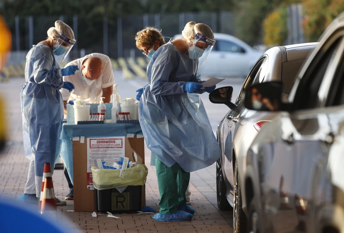 "Nie jest powiedziane, że nadejdzie druga fala" epidemii koronawirusa - stwierdził włoski ekspert Ranieri Guerra, jeden z dyrektorów w Światowej Organizacji Zdrowia (WHO). Jak ocenił, obecnie są możliwości złagodzenia fali zakażeń.