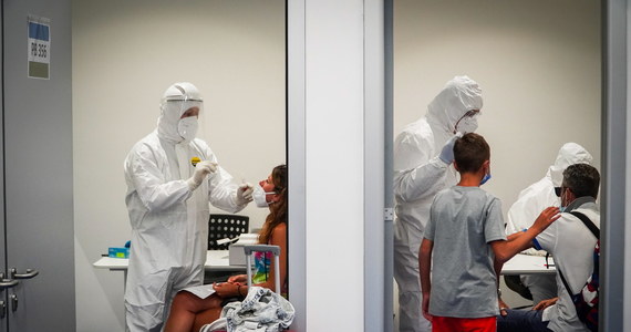 Testy włoskiej szczepionki przeciwko koronawirusowi rozpoczynają się w rzymskim szpitalu zakaźnym Spallanzani. Spośród siedmiu tysięcy ochotników wybrano 90. Otrzymają za to po 700 euro.