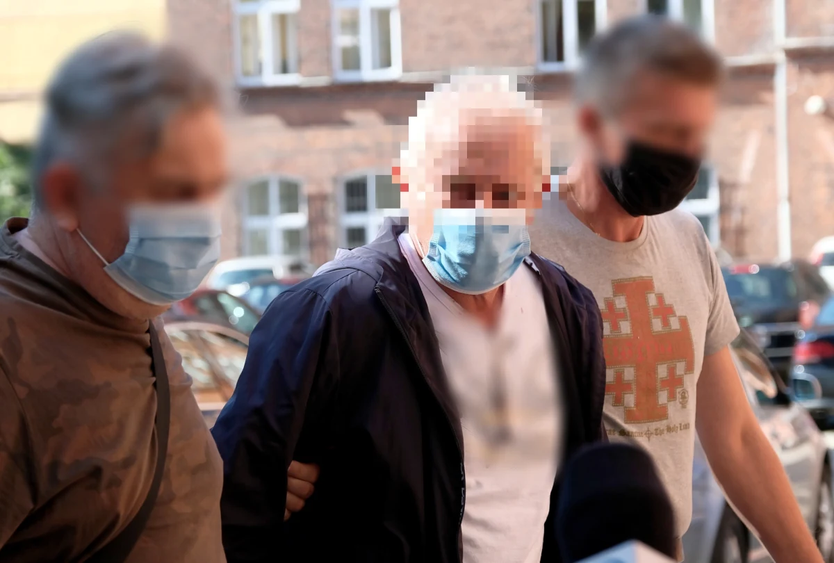 Zarzut nieumyślnego spowodowania katastrofy usłyszał 67-letni mieszkaniec Cieszyna zatrzymany w związku z wypadkiem na drodze krajowej 88. W sobotę późnym wieczorem w okolicach Gliwic na Śląsku w zderzeniu busa z autokarem zginęło 9 osób. 