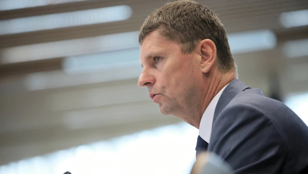 Na razie nie widzę potrzeby, by przekładać rozpoczęcie roku szkolnego - powiedział w poniedziałek w Płonce Kościelnej (woj. podlaskie) minister edukacji Dariusz Piontkowski. Podkreślał też, że przygotowane wytyczne dla szkół pozostawiają dużą elastyczność w dostosowaniu wymogów sanitarnych do lokalnych warunków.