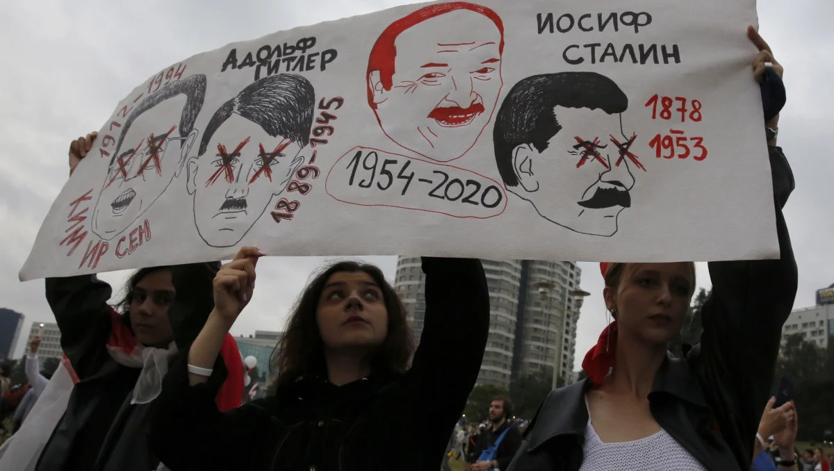 Prezydenci Rosji i Białorusi, Władimir Putin i Alaksandr Łukaszenka rozmawiali w poniedziałek telefonicznie; przywódcy omówili sytuację na Białorusi po wyborach prezydenckich i dostawy na Białoruś rosyjskiej szczepionki przeciwko koronawirusowi.