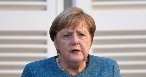 ​Kanclerz Niemiec Angela Merkel wraz z szefem niemieckiej dyplomacji Heiko Maasem wezwali w poniedziałek Rosję do wyjaśnienia podejrzanego zatrucia rosyjskiego opozycjonisty Aleksieja Nawalnego i pociągnięcia sprawców do odpowiedzialności.