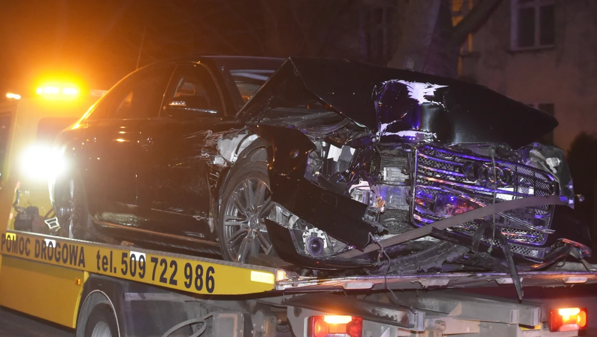 Nie będzie kolejnego śledztwa w sprawie oświęcimskiego wypadku byłej premier Beaty Szydło. Prokuratura odmówiła wszczęcia postępowania, które miało wyjaśnić, czy do tego wypadku sprzed trzech lat przyczynił się ktoś jeszcze poza skazanym już młodym kierowcą fiata seicento. 