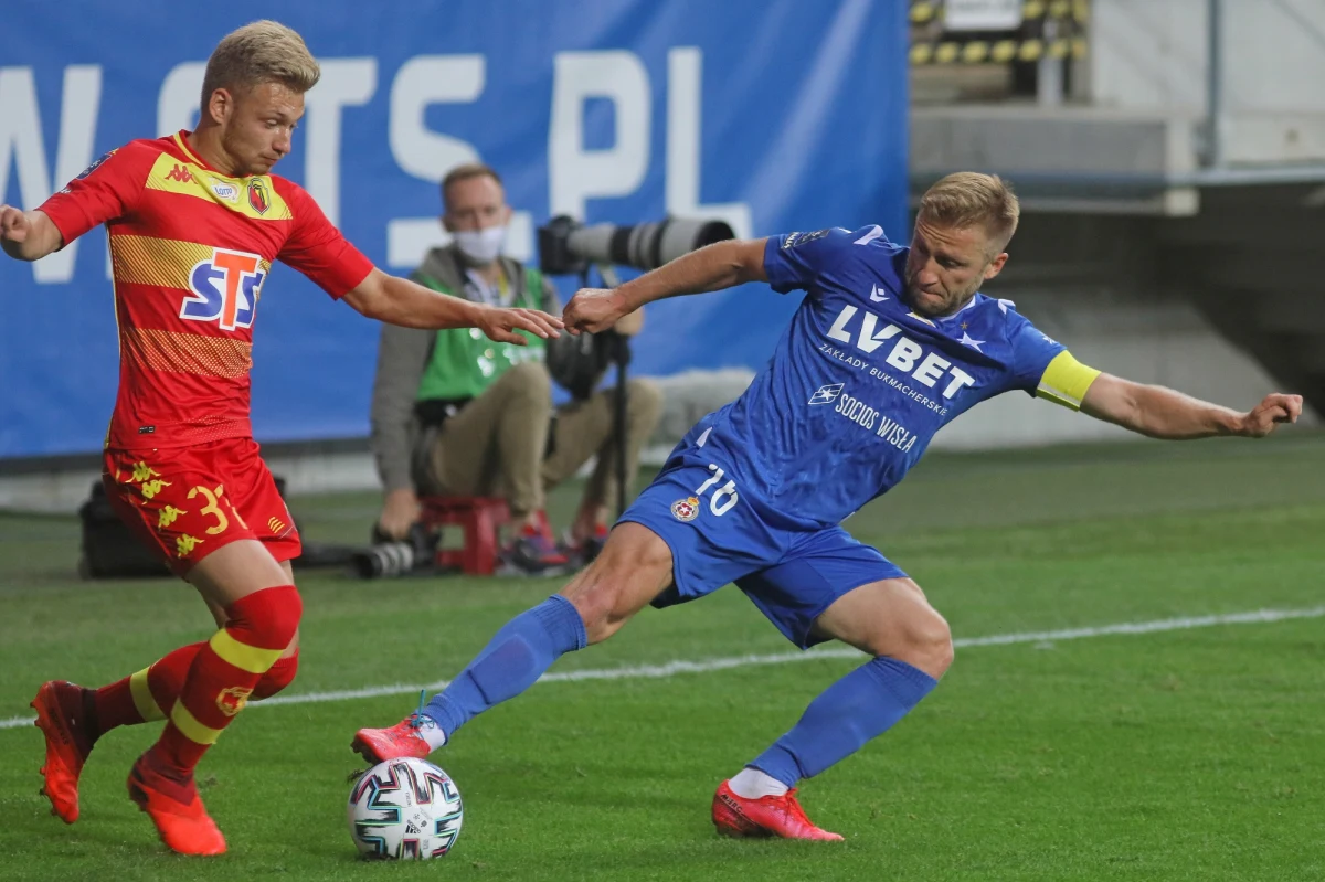Wczoraj po spotkaniu Jagiellonia Białystok Wisła Kraków (1:1) doszło do incydentu, po którym Jakub Błaszczykowski został odizolowany od drużyny. Piłkarz nie wracał klubowym autokarem do Krakowa.