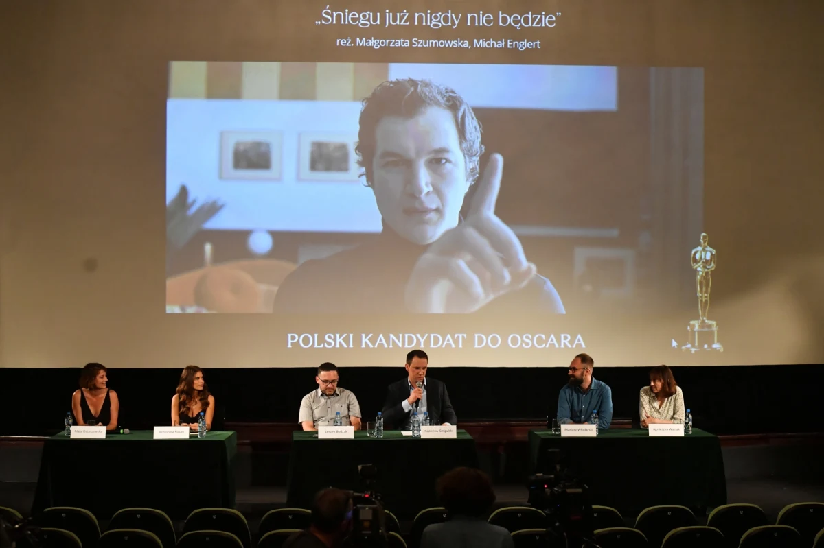 Jest zwiastun filmu "Śniegu już nigdy nie będzie" Małgorzaty Szumowskiej i Michała Englerta. Produkcja ta została wybrana polskim kandydatem do Oscara. Obraz powalczy o nominację w kategorii najlepszy film międzynarodowy.