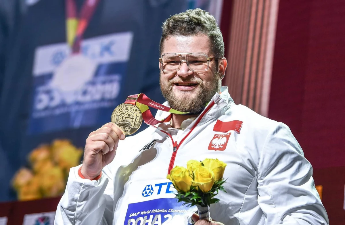 Czterokrotny mistrz świata i czterokrotny mistrz uniwersjady w rzucie młotem Paweł Fajdek zmienia barwy klubowe. Jeden z najlepszych zawodników w rzucie młotem będzie reprezentował AZS AWF Katowice.