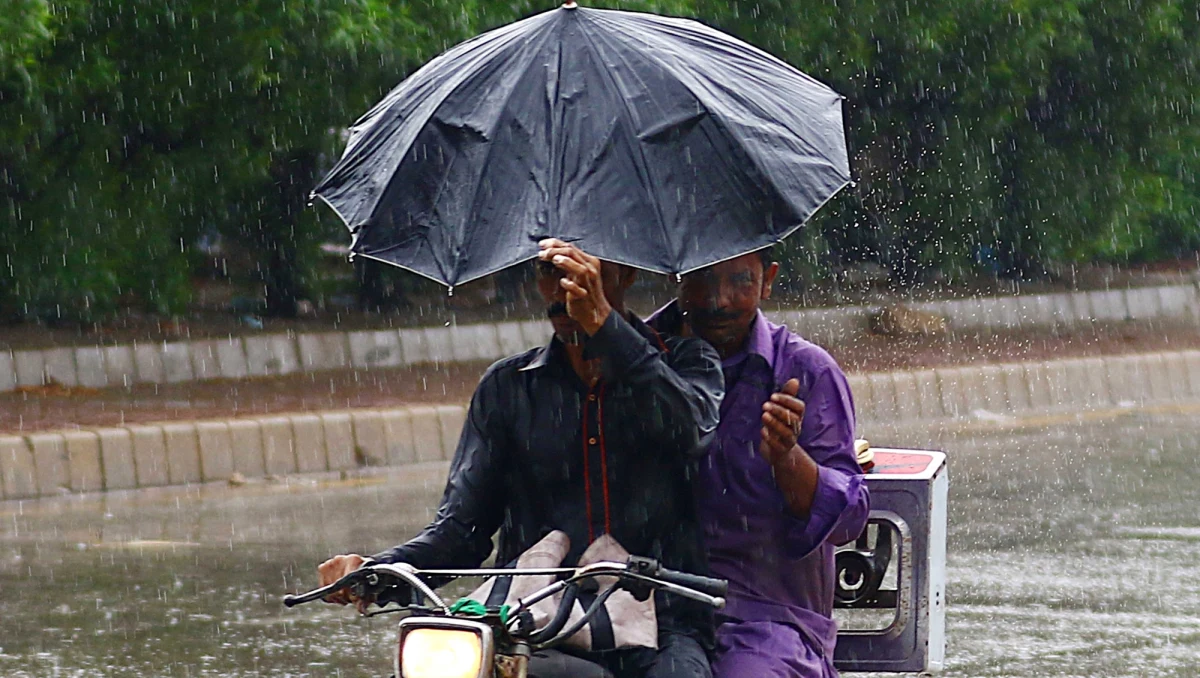 W wyniku trzech dni monsunowych opadów w Pakistanie zginęło dotąd co najmniej 90 osób, a 1000 domów zostało zniszczonych - poinformowały we wtorek pakistańskie władze.