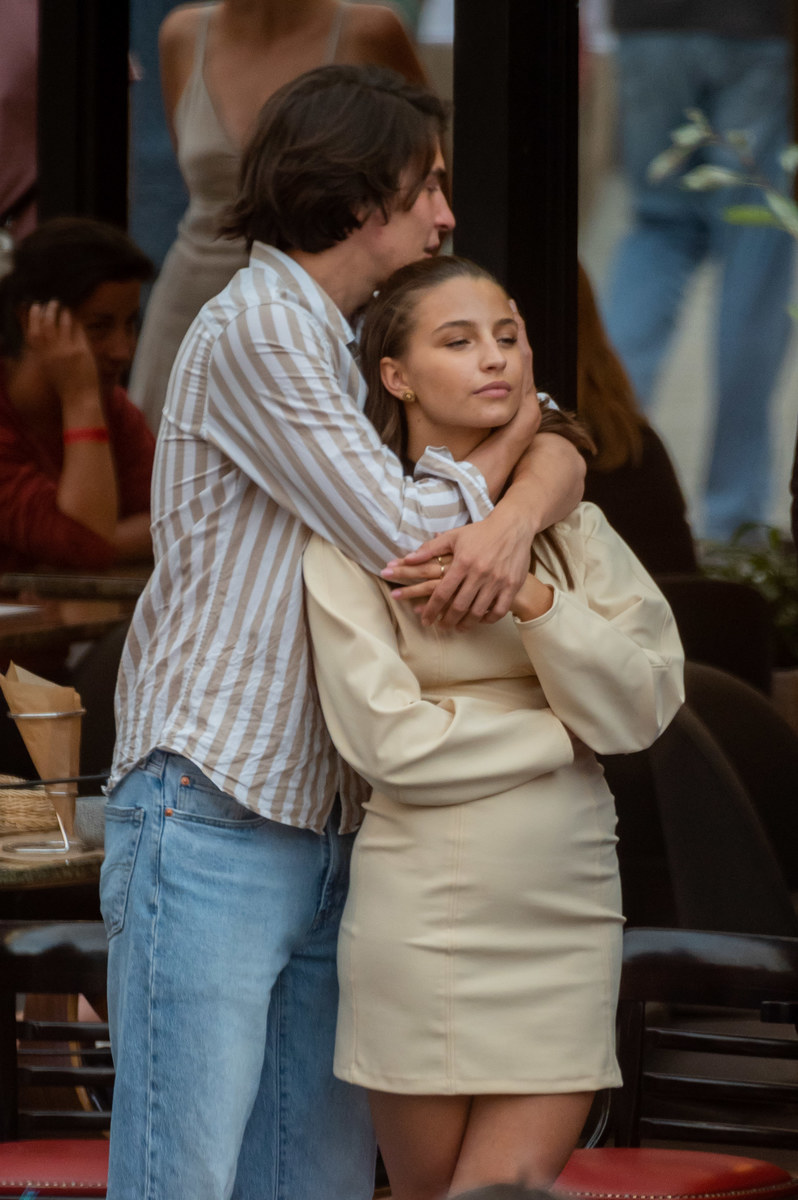 Julia Wieniawa I Nikodem Rozbicki Przytulaja Sie W Knajpce Zdjecia Pomponik Pl