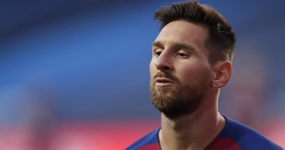 Jak informują hiszpańscy dziennikarze, Lionel Messi chce odejść z FC Barcelony. Argentyńczyk wysłał do władz klubu oświadczenie, w którym jednostronnie wypowiada kontrakt z katalońskim klubem.