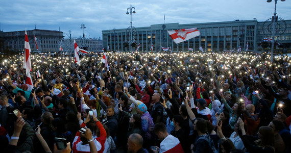 Wtorkowy mityng na Placu Niepodległości, w czasie którego upamiętniono 29. rocznicę deklaracji niepodległości, uchwalonej przez Radę Najwyższą sowieckiej Białorusi, zakończył się zatrzymaniami - podał portal Onliner.by.