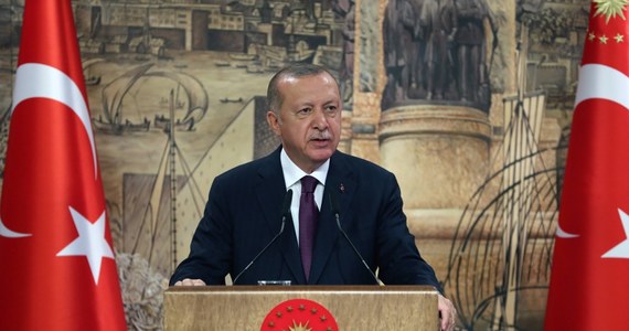 Prezydent Turcji Recep Tayyip Erdogan oznajmił, że zrobi wszystko, by zapewnić Turcji prawa do korzystania ze złóż ropy i gazu na Morzu Śródziemnym, Egejskim i Czarnym. Zagroził, że przeciwstawienie się Turcji może doprowadzić inne państwa "do ruiny".