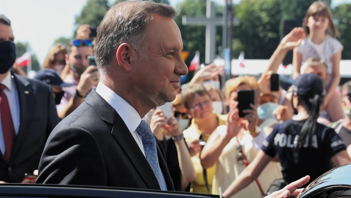 Prezydent Andrzej Duda w środę podczas uroczystości w Pałacu Prezydenckim powołał Zbigniewa Raua na stanowisko ministra spraw zagranicznych oraz Adama Niedzielskiego na ministra zdrowia.