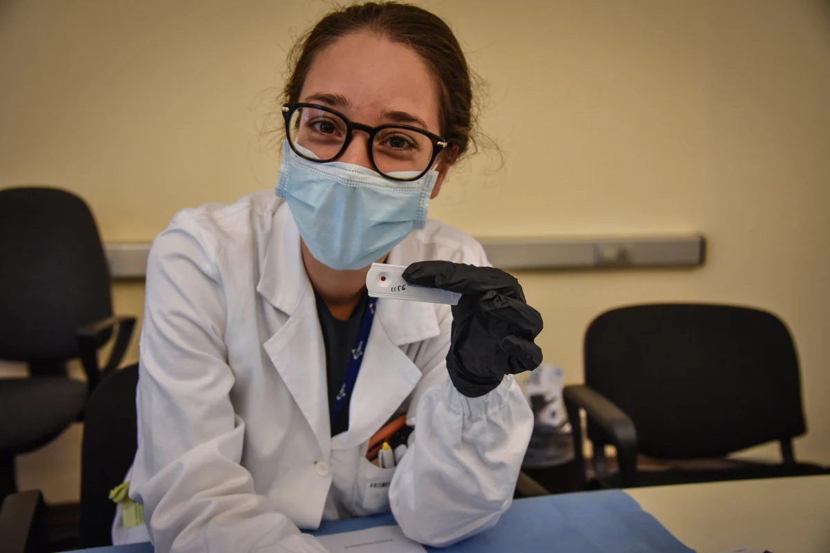 Szybkie i wysokoczułe testy przesiewowe na obecność koronawirusa SARS-CoV-2 opracowują specjaliści Sieci Badawczej Łukasiewicz. Project uzyskał już finansowanie Agencji Badań Medycznych.