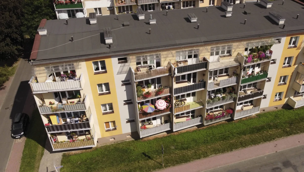 Zarzut sprowadzenia bezpośredniego niebezpieczeństwa zdarzenia, skutkującego zagrożeniem dla wielu osób, usłyszał pracownik spółki gazowej, która wymieniała instalację w bloku w Kamiennej Górze. Prokuratura złożyła też wniosek o tymczasowy areszt. W wyniku pożaru poważnie ucierpiała 12-latka.