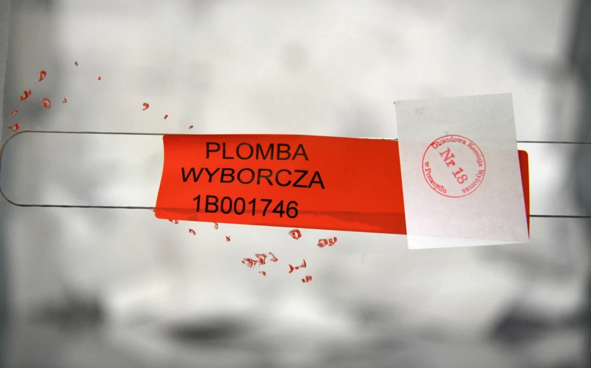 ​Prawo i Sprawiedliwość wygrałoby wybory parlamentarne, gdyby te miały się odbyć w najbliższą niedzielę - wynika z sondażu United Surveys dla RMF FM" i “Dziennika Gazety Prawnej". Na drugim miejscu byłaby Koalicja Obywatelska. Do Sejmu dostałyby się także Nowa Solidarność Rafała Trzaskowskiego, Polska 2050 Szymona Hołowni oraz Konfederacja.