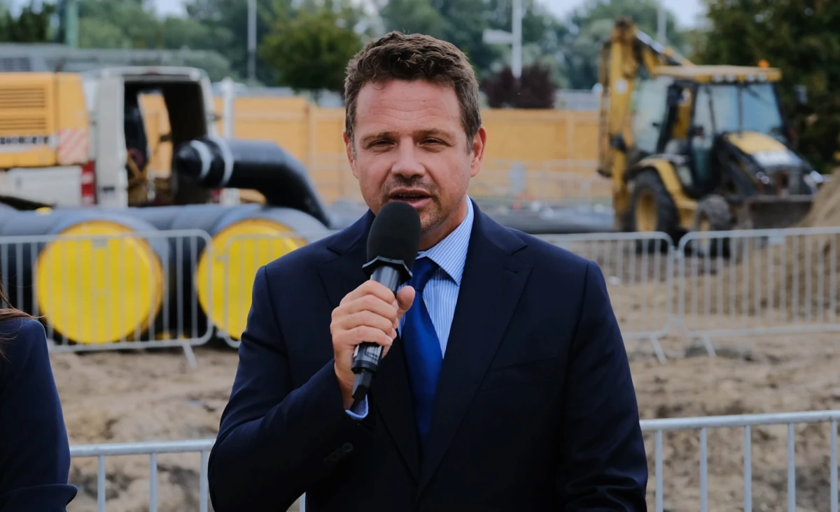 Platforma Obywatelska musi się zmienić i otworzyć na nowych ludzi - powiedział w czwartek w TVN24 prezydent Warszawy Rafał Trzaskowski. Powtórzył, że tworzony przez niego ruch obywatelski nie będzie konkurencją dla PO.