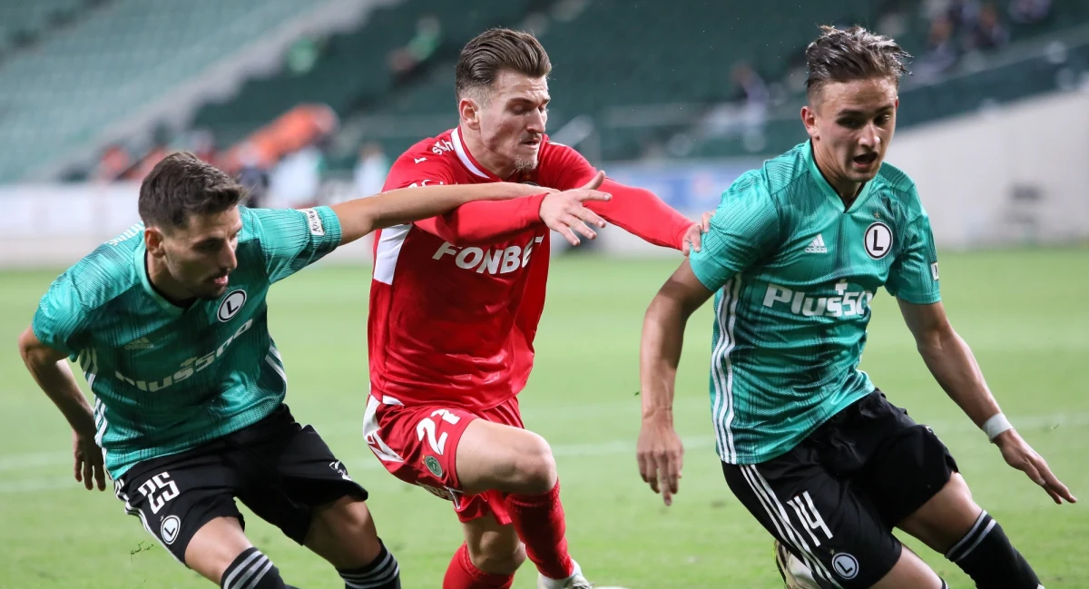 Piłkarze Legii Warszawa przegrali u siebie z Omonią Nikozja 0:2 po dogrywce w drugiej rundzie eliminacji Ligi Mistrzów i odpadli z rywalizacji. Teraz wystąpią w kwalifikacjach Ligi Europy.