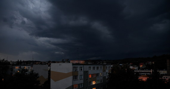 Instytut Meteorologii i Gospodarki Wodnej wydał ostrzeżenia pierwszego stopnia przed burzami i burzami z gradem w siedmiu województwach. Alerty, które w większości dotyczą północnej i wschodniej Polski, obowiązują do wieczora.