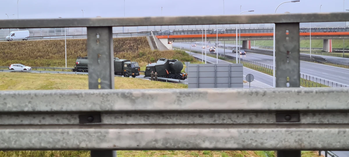 Zderzenie dwóch wojskowych cystern na zjeździe z południowej Obwodnicy Warszawy na węźle Opacz.