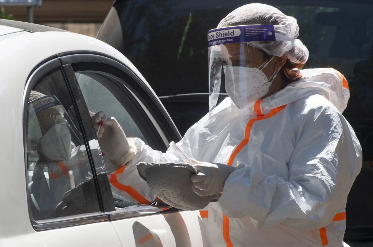 W czwartek Ministerstwo Zdrowia poinformowało o 887 nowych przypadkach zakażenia koronawirusem i kolejnych 16 zgonach. Aktualny bilans Covid-19 w Polsce to 64 689 zakażeń i 2 010 ofiar śmiertelnych. Od początku pandemii w naszym kraju wyzdrowiało już 44 097 osób. W Małopolsce potwierdzono ponad 230 nowych zachorowań.