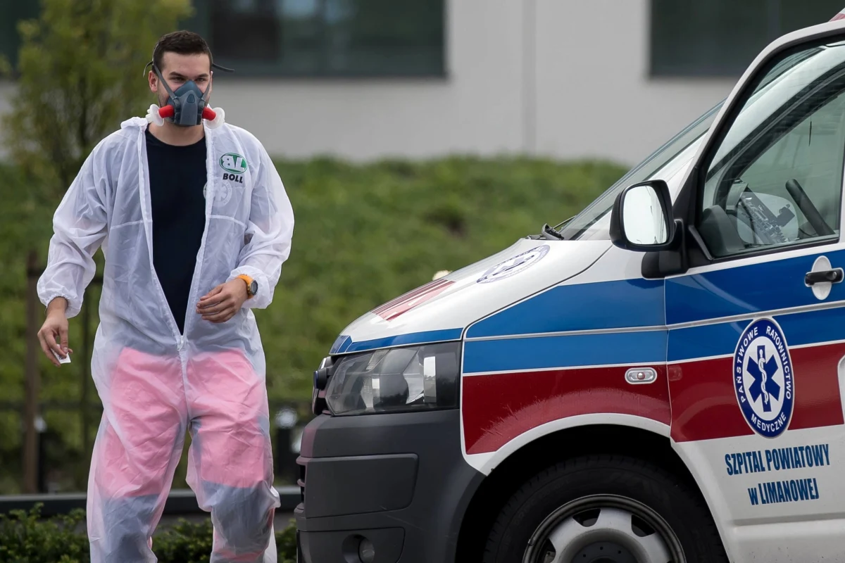 233 nowe przypadki zakażenia koronawirusem w ciągu doby potwierdzono w Małopolsce, 118 na Śląsku. Ministerstwo Zdrowia podało nową listę miast i powiatów objętych żółtą i czerwoną strefą. W ubiegłym tygodniu na liście miast zagrożonych dodatkowymi obostrzeniami znalazły się Kraków, Katowice i Koszalin.