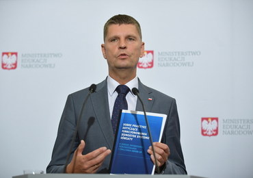 Co z obowiązkiem noszenia maseczek w szkołach? Stanowisko szefa MEN